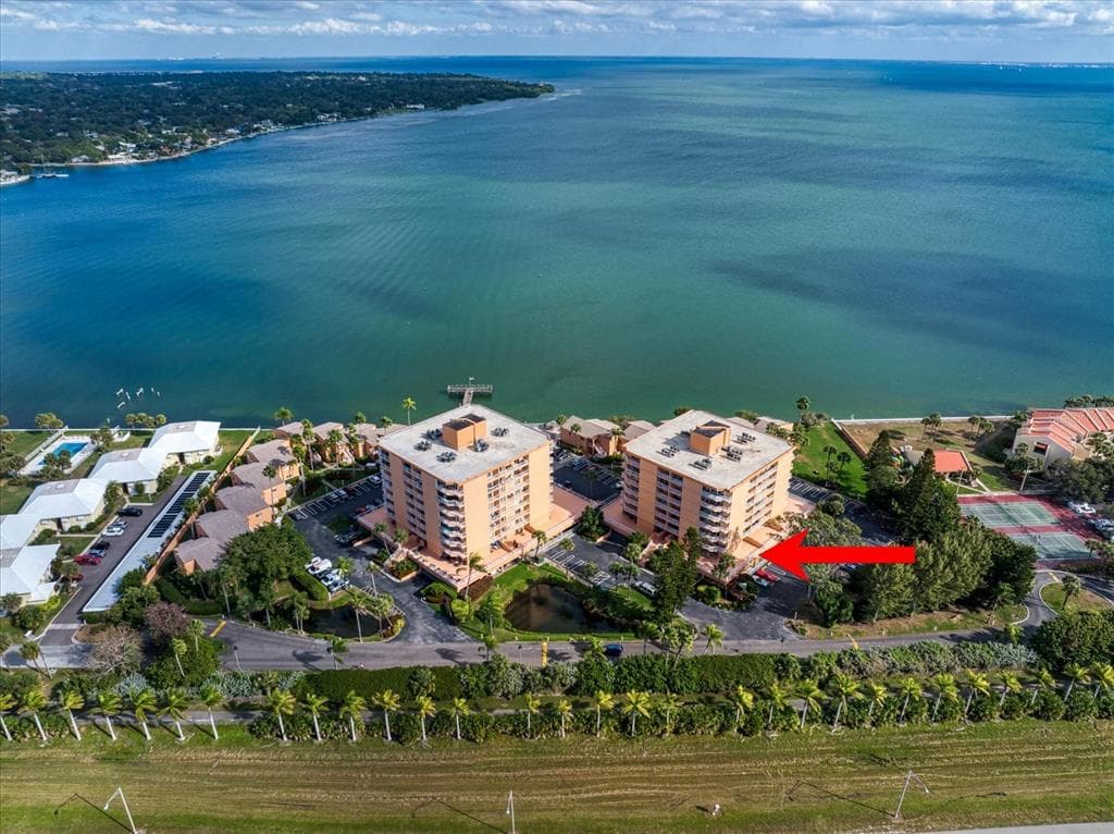 7432 SUNSHINE SKYWAY LANE S UNIT 206 ST PETERSBURG, FL 33711