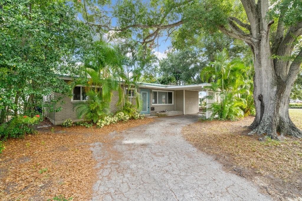 355 BARBARA CIRCLE BELLEAIR, FL 33756