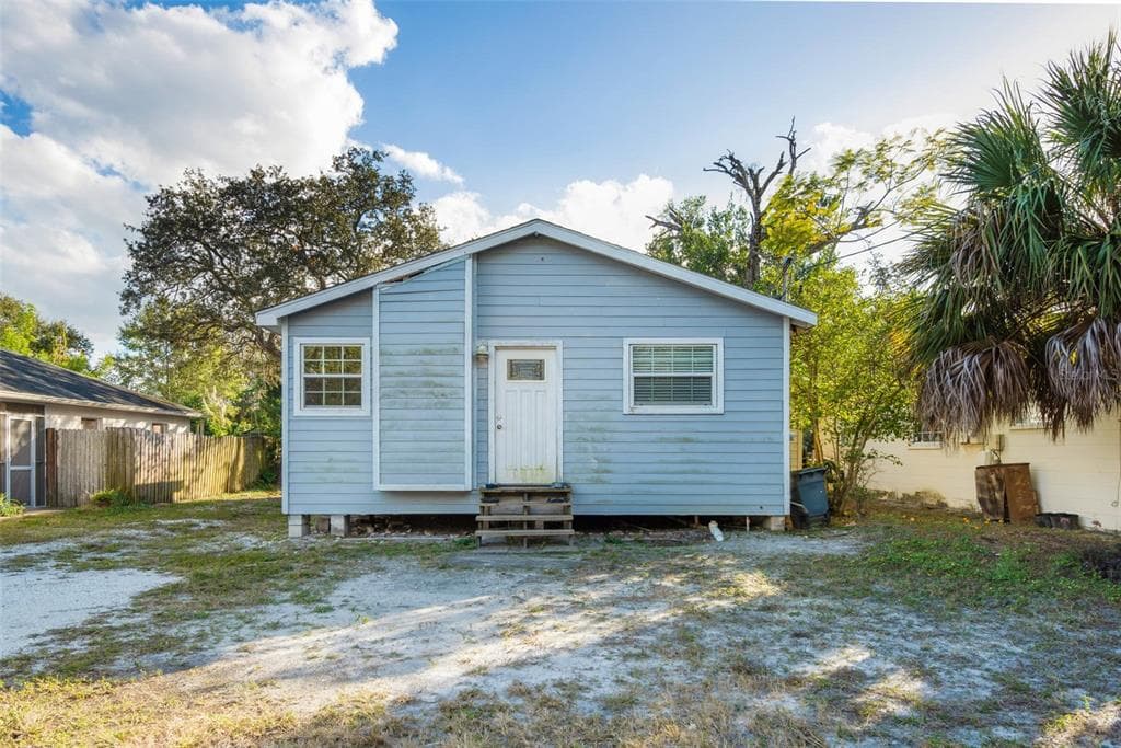 2818 W TYSON AVENUE TAMPA, FL 33611