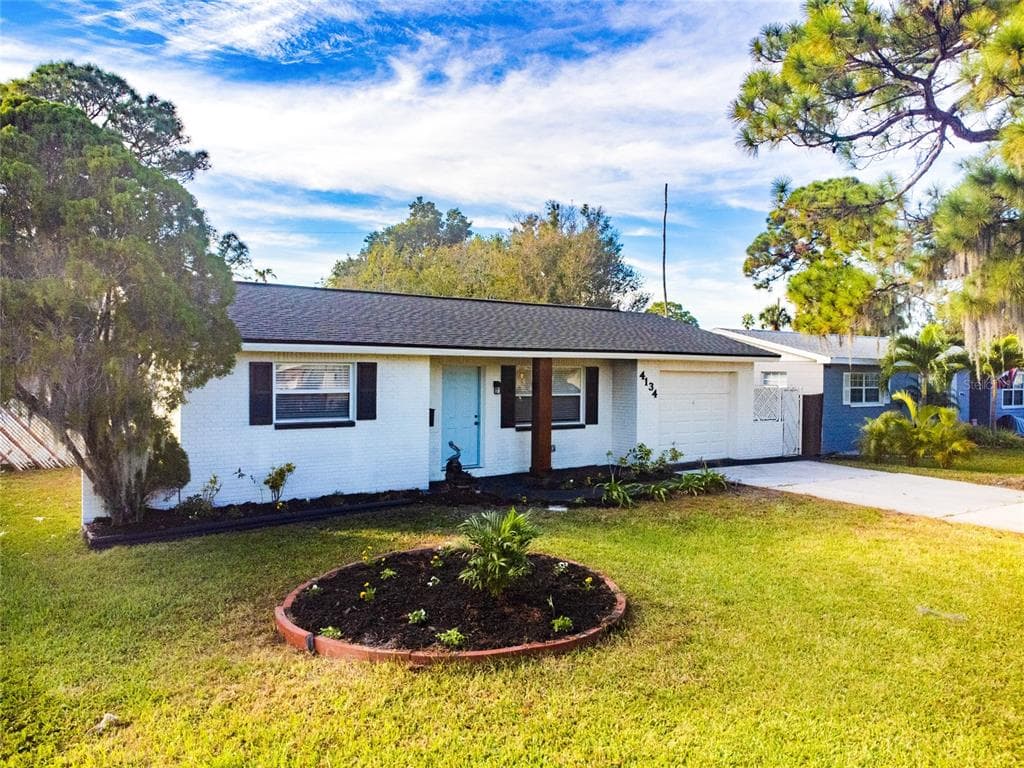 4134 DES MOINES STREET NE ST PETERSBURG, FL 33703