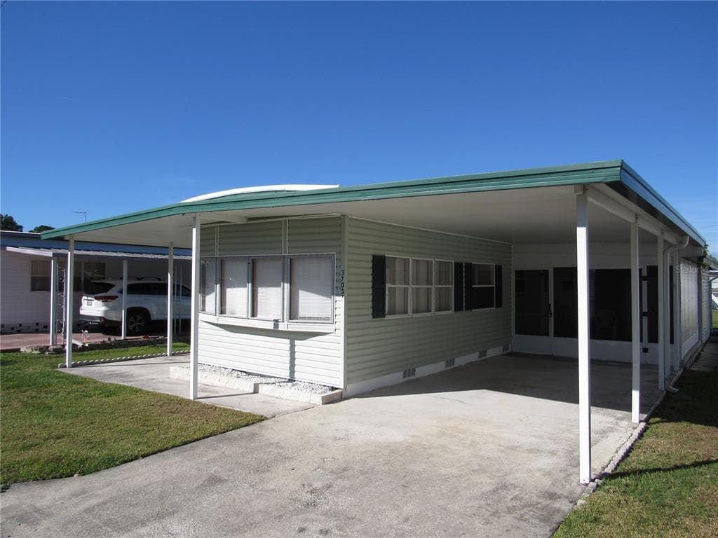 37057 LOIS AVENUE ZEPHYRHILLS, FL 33542