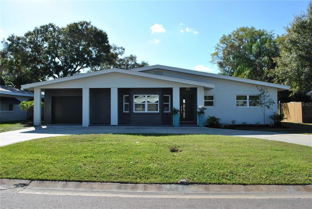 424 45TH AVENUE NE ST PETERSBURG, FL 33703