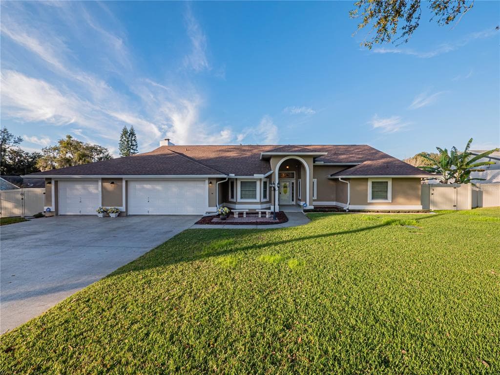 2504 WHISPER LANE VALRICO, FL 33594