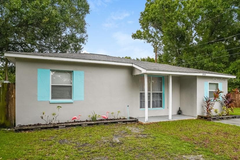 1533 CANTERBURY ROAD N ST PETERSBURG, FL 33710