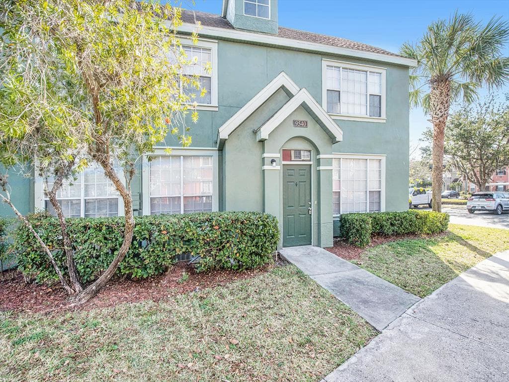 9540 LAKE CHASE ISLAND WAY UNIT 24 TAMPA, FL 33626