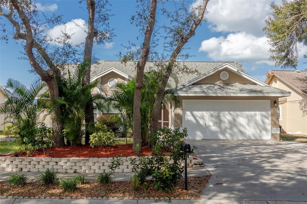 916 WESTWINDS BOULEVARD