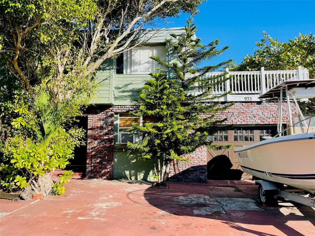 933 ELDORADO AVENUE CLEARWATER BEACH, FL 33767