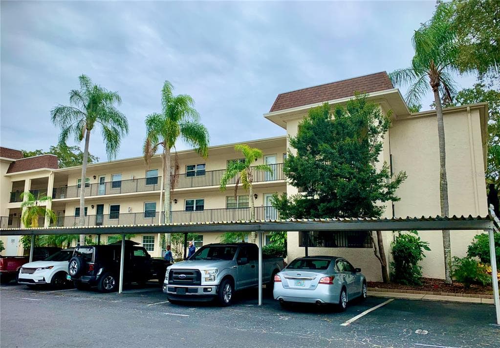 831 MAPLE COURT UNIT 110 DUNEDIN, FL 34698