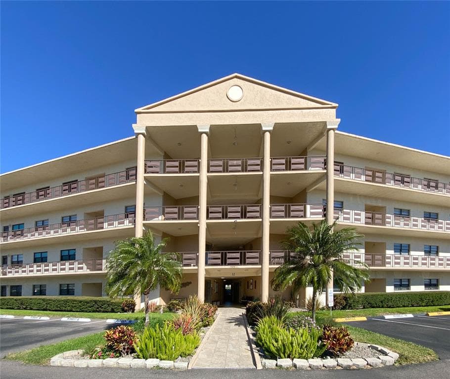 7975 N 58TH AVENUE UNIT 410 ST PETERSBURG, FL 33709