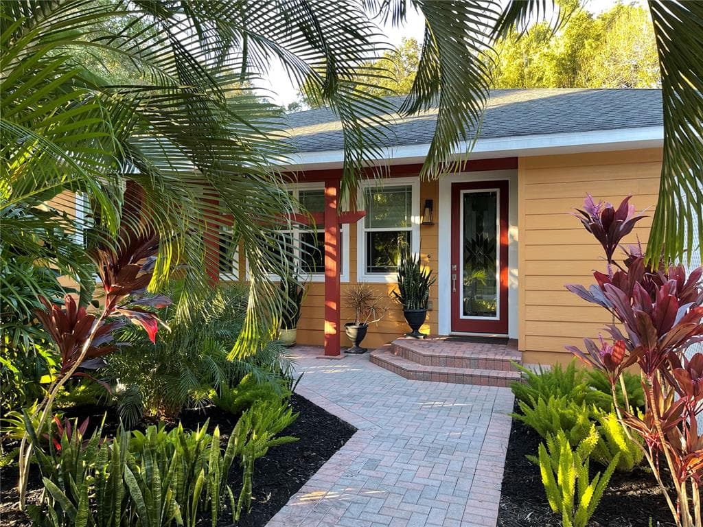 2395 HYDE PARK STREET SARASOTA, FL 34239