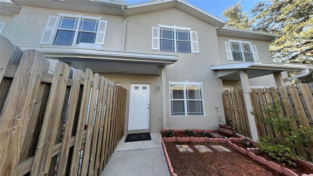 18514 E PEBBLE LAKE COURT TAMPA, FL 33647