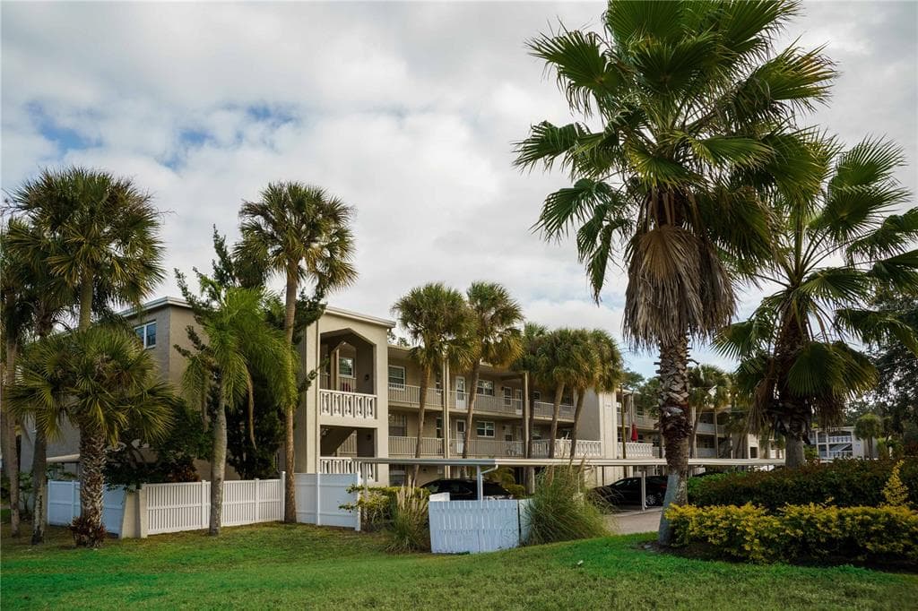 920 VIRGINIA STREET UNIT 301 DUNEDIN, FL 34698