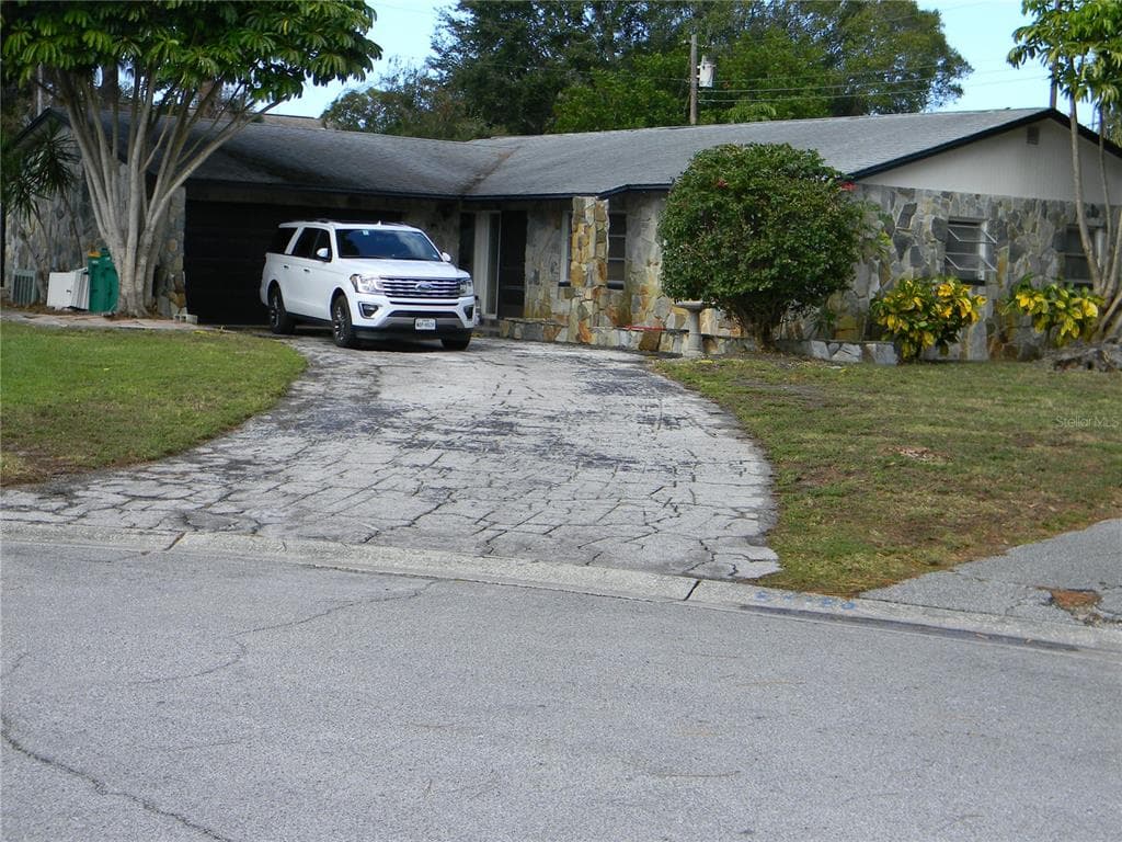 12723 82ND TER SEMINOLE, FL 33776