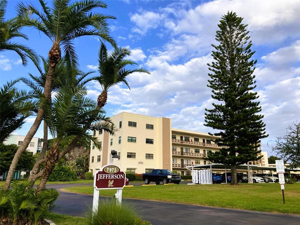 7975 58TH AVENUE N UNIT 306 ST PETERSBURG, FL 33709