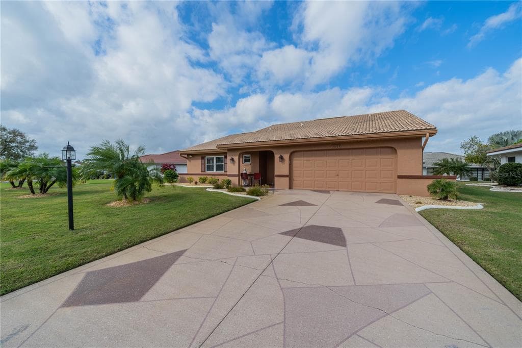 1809 WOLF LAUREL DRIVE SUN CITY CENTER, FL 33573