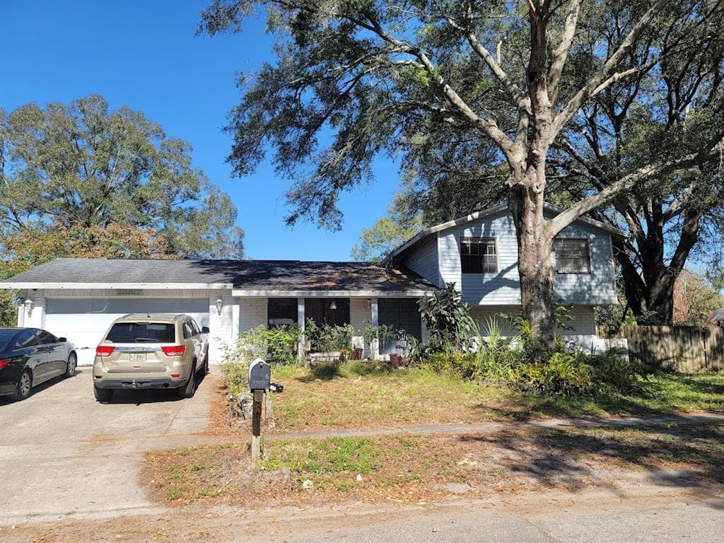 23817 LAKE WALK COURT LUTZ, FL 33559