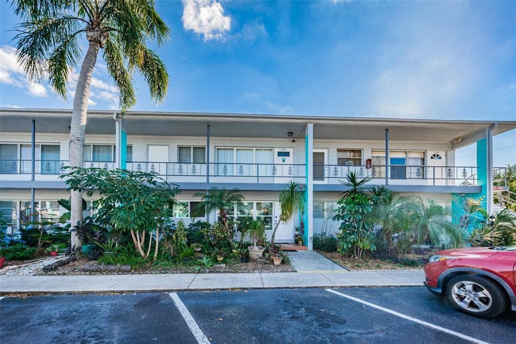 4295 58TH WAY N UNIT 1601 KENNETH CITY, FL 33709