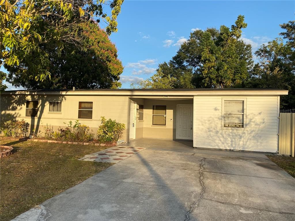 7581 17TH WAY N ST PETERSBURG, FL 33702