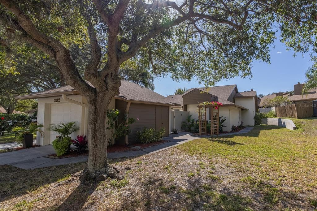 302 PARKSIDE LANE SAFETY HARBOR, FL 34695