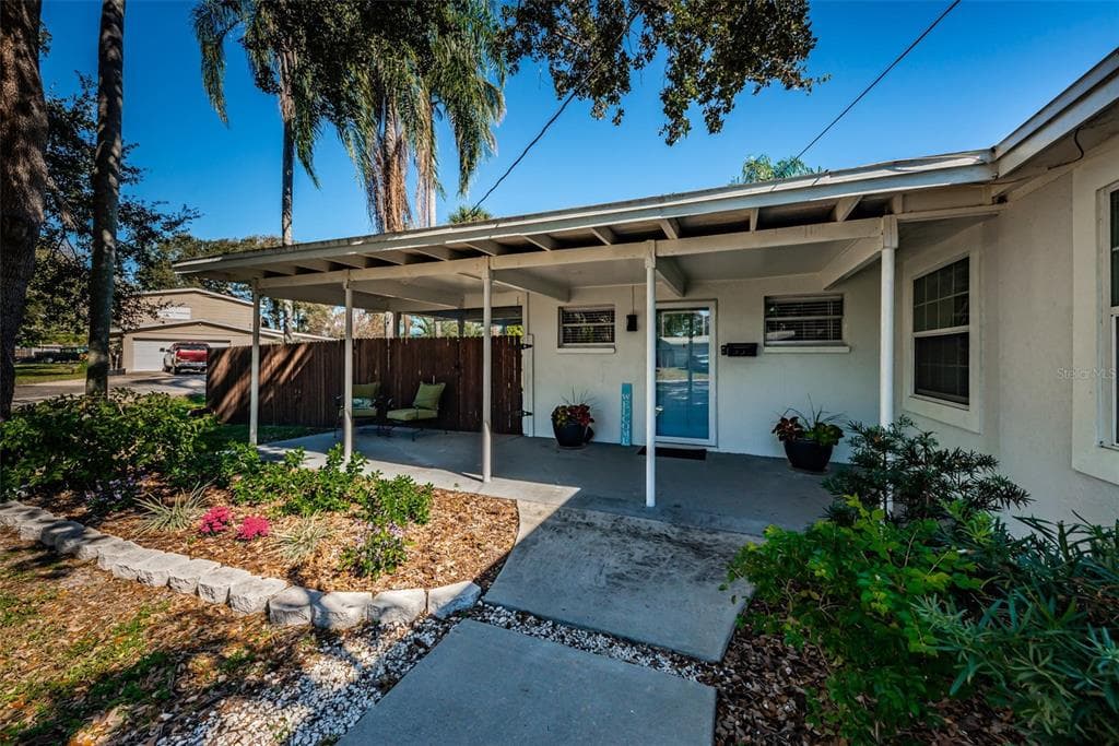 1395 81ST AVENUE N ST PETERSBURG, FL 33702