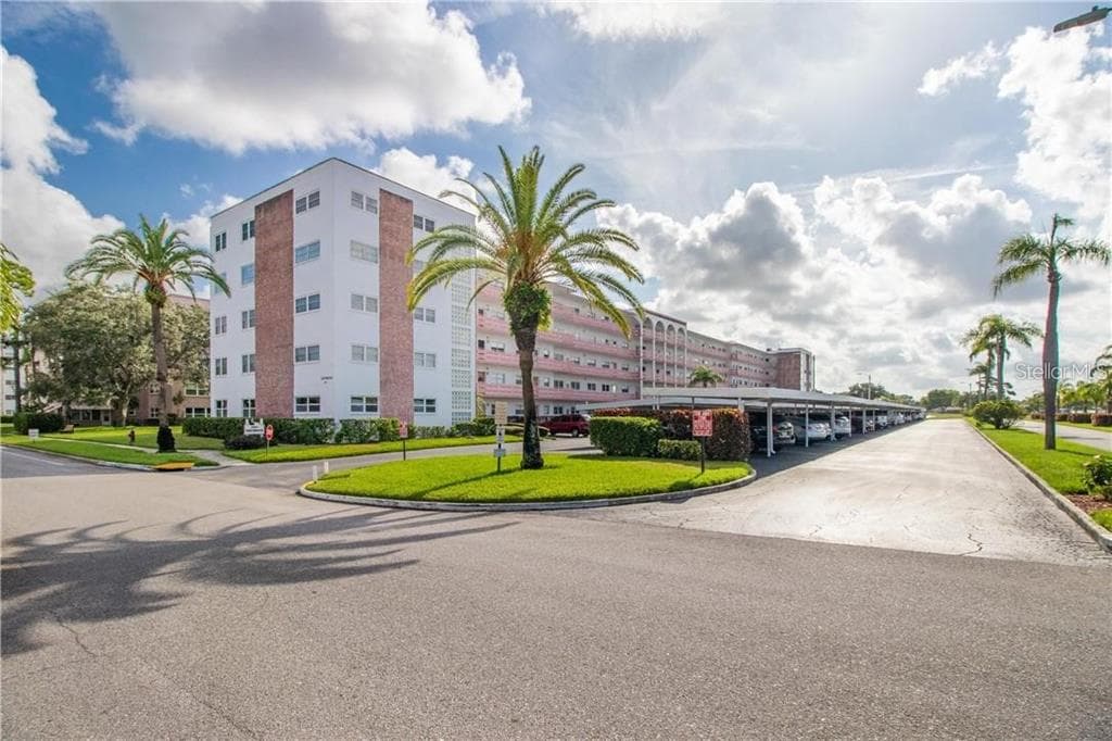 5501 80TH STREET N UNIT 101 ST PETERSBURG, FL 33709