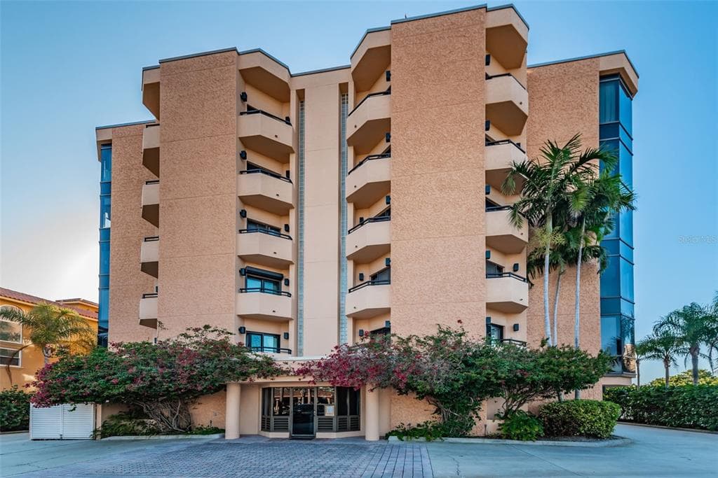 19534 GULF BOULEVARD UNIT 302 INDIAN SHORES, FL 33785
