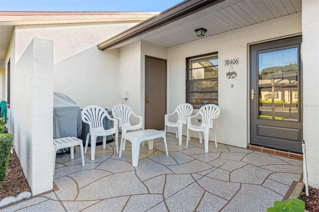 38406 COTTONWOOD PLACE UNIT . ZEPHYRHILLS, FL 33542