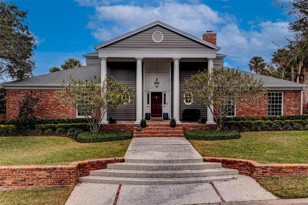 14 AMBLESIDE DRIVE BELLEAIR, FL 33756