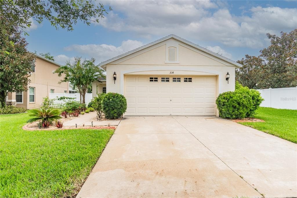 314 WESTCHESTER HILLS LANE VALRICO, FL 33594