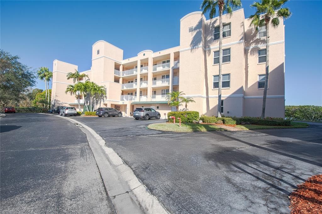 6575 99TH WAY N UNIT 22103 ST PETERSBURG, FL 33708