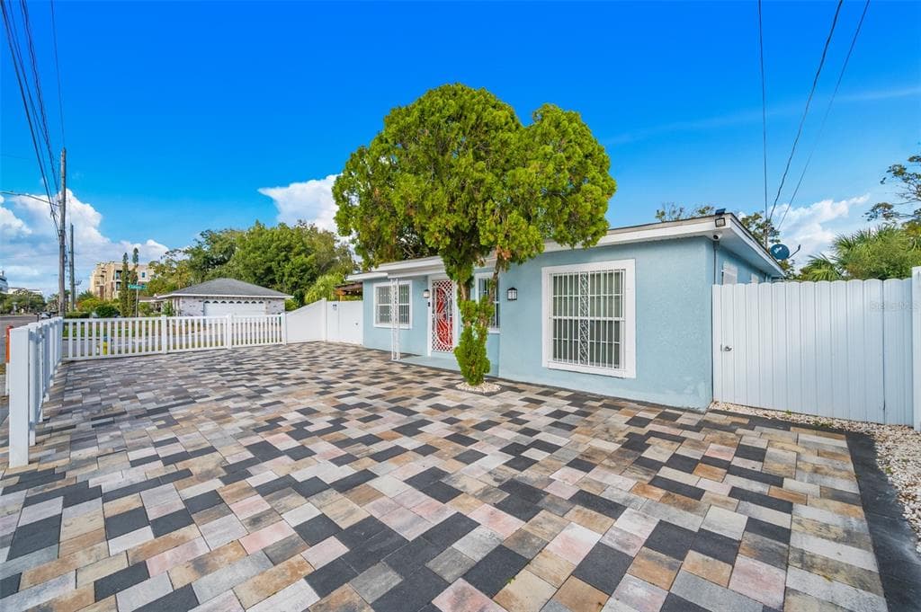 1407 N LOIS AVENUE TAMPA, FL 33607