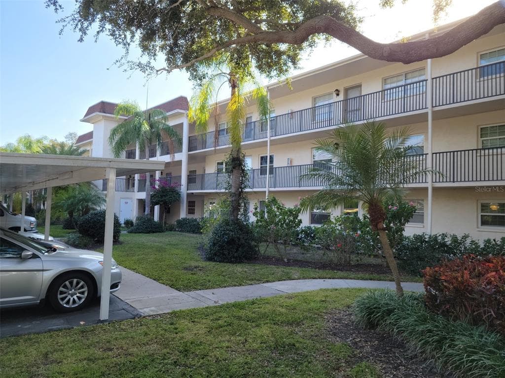 860 VIRGINIA STREET UNIT 108 DUNEDIN, FL 34698