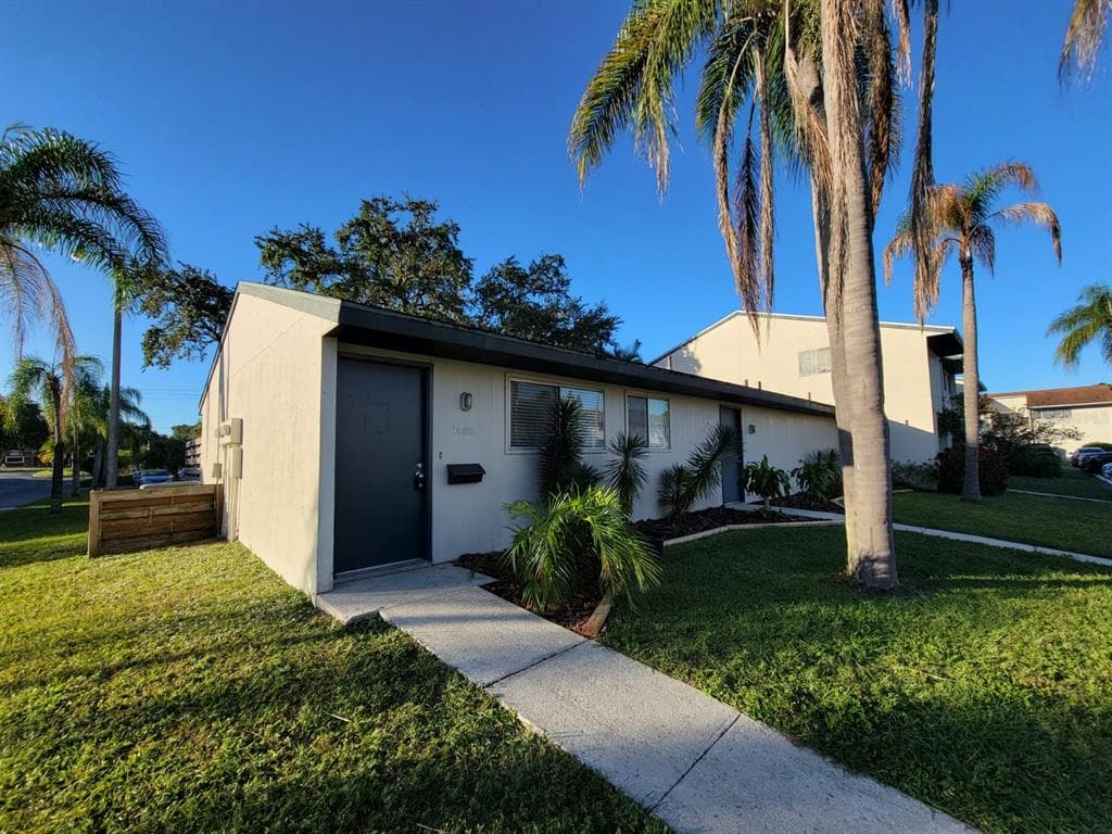 1003 LONGFELLOW CIRCLE UNIT 1003 SARASOTA, FL 34243
