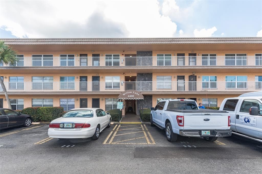 6400 46TH AVENUE N UNIT 317 KENNETH CITY, FL 33709