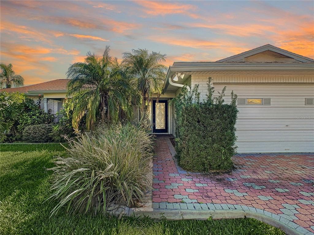 6413 LAKE SUNRISE DRIVE