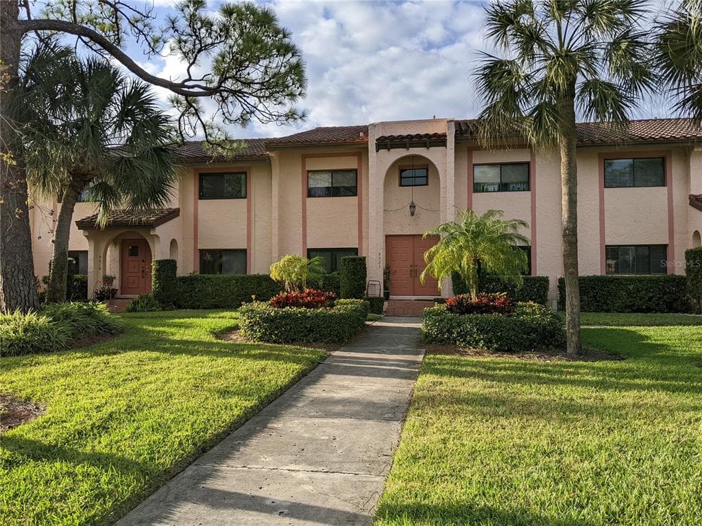 9521 86TH AVENUE UNIT 9521 SEMINOLE, FL 33777