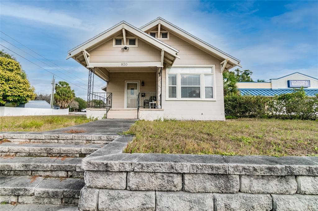 820 N PINELLAS AVENUE TARPON SPRINGS, FL 34689
