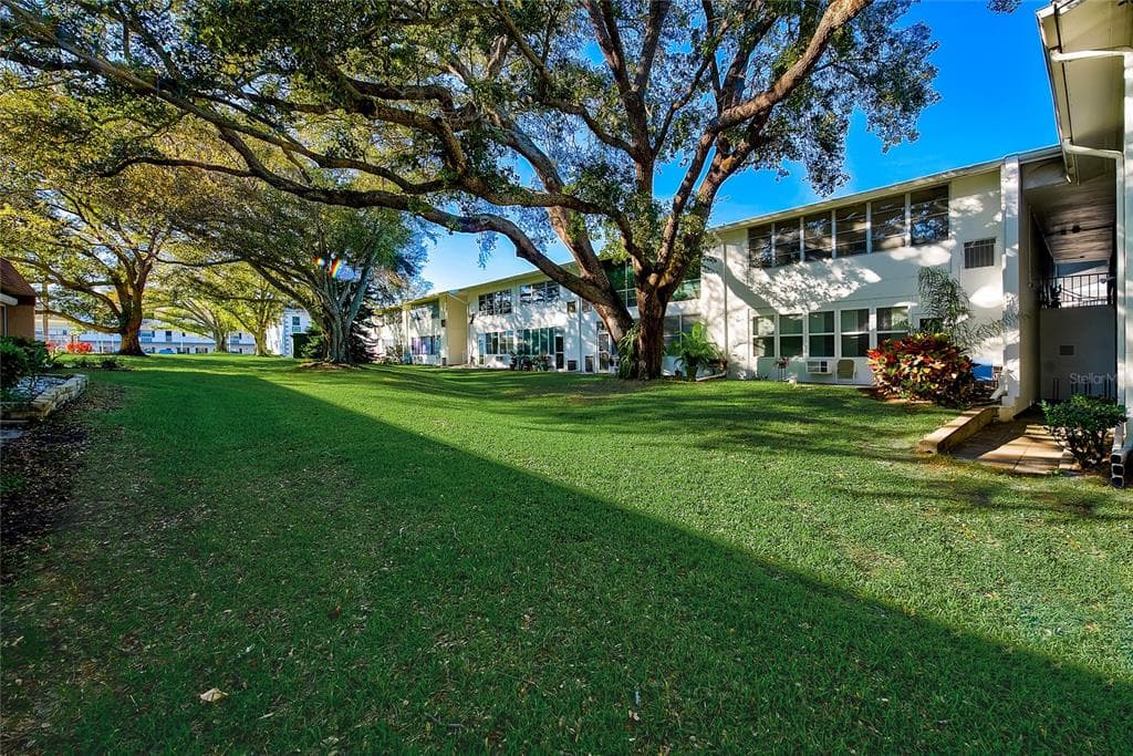 200 GLENNES LANE UNIT 203 DUNEDIN, FL 34698