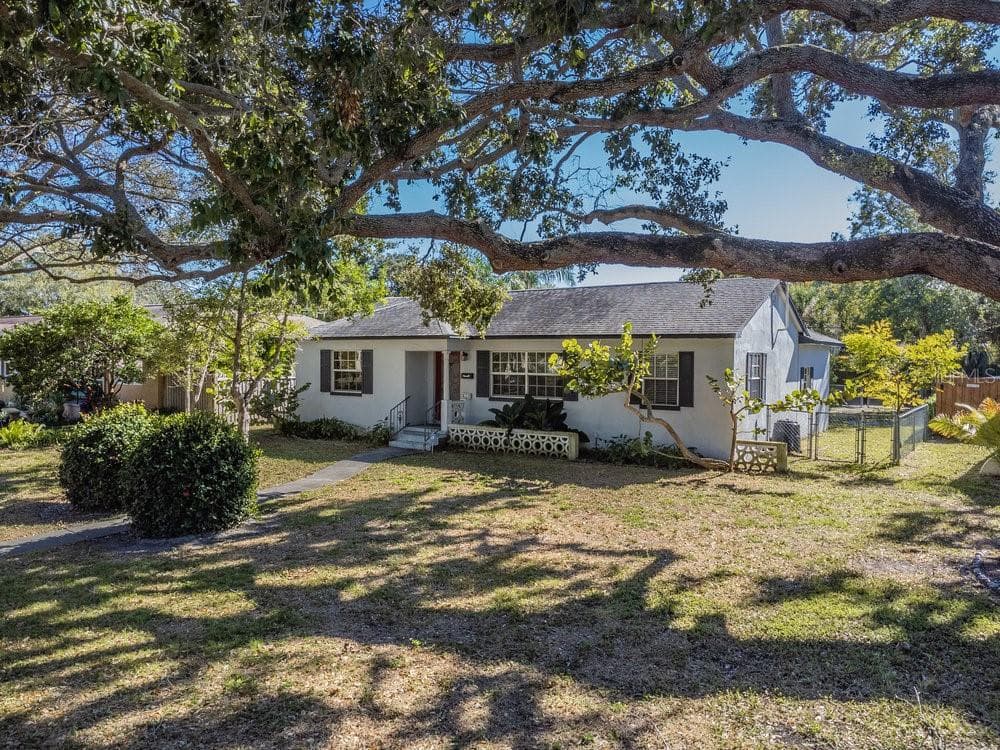 410 39TH AVENUE NE ST PETERSBURG, FL 33703