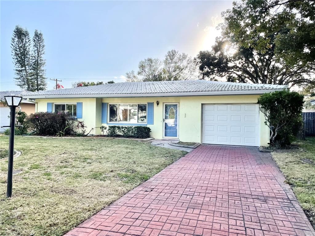 2321 SUTTON PLACE CLEARWATER, FL 33763
