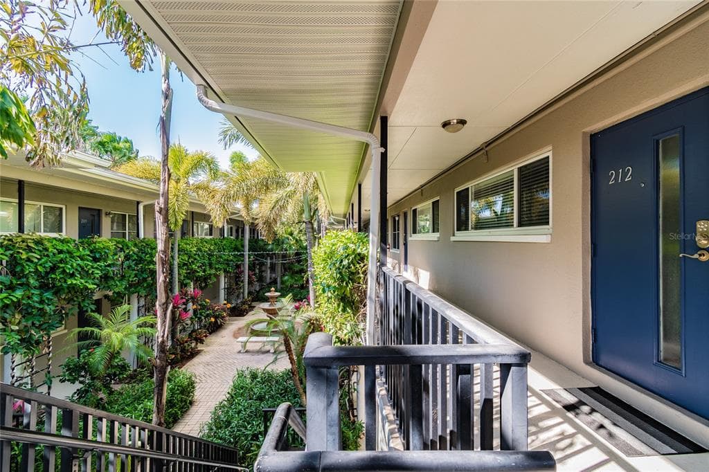 212 S CHURCH AVENUE UNIT 212 TAMPA, FL 33609