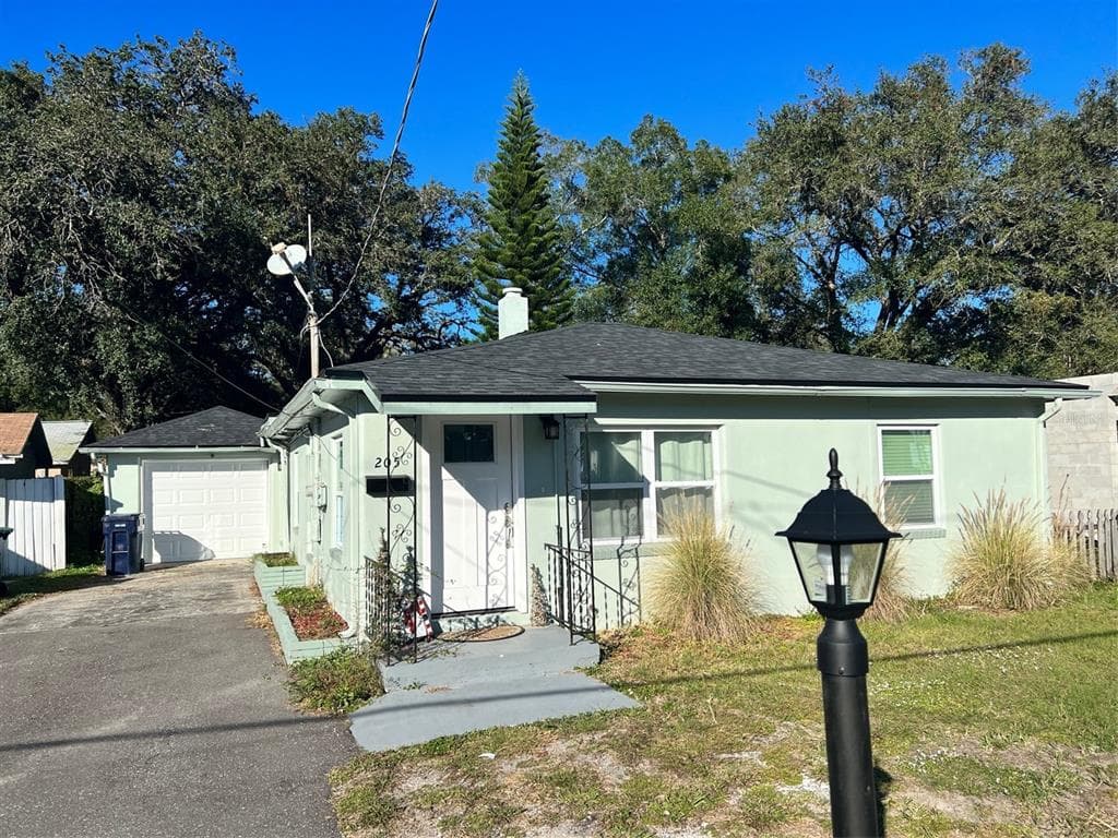 205 W VIOLET STREET TAMPA, FL 33603