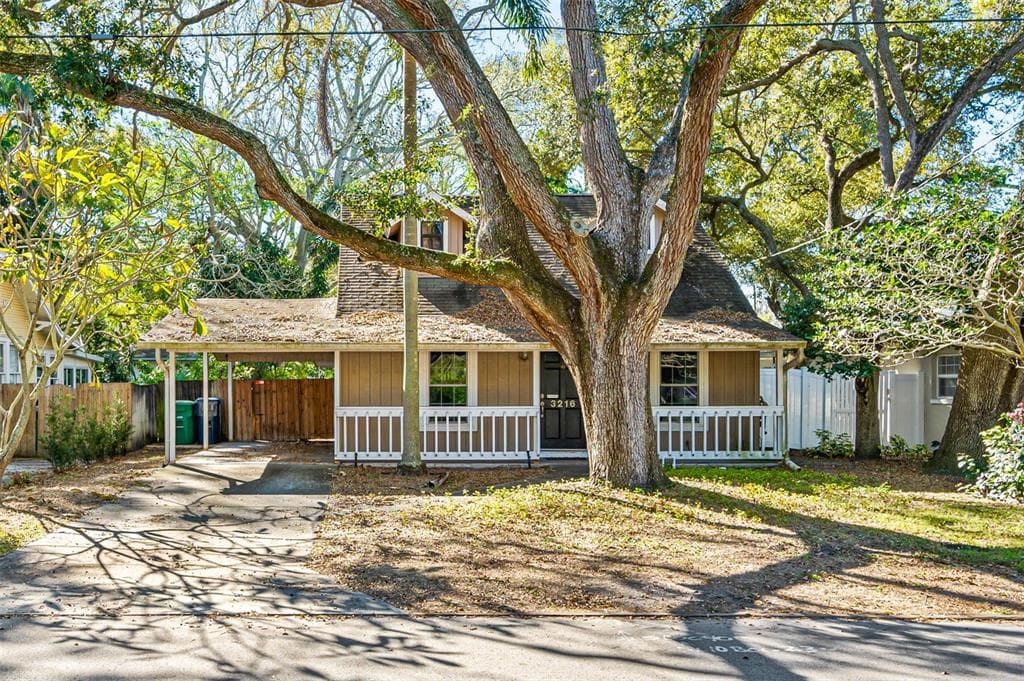 3216 W OAKELLAR AVENUE TAMPA, FL 33611