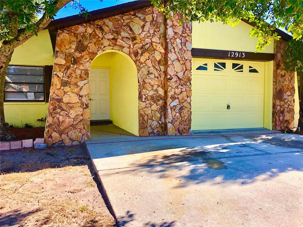 12913 KELLYWOOD CIRCLE HUDSON, FL 34669
