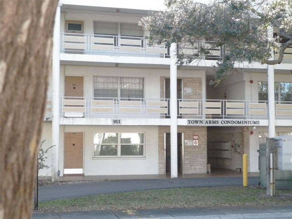 911 WASHINGTON AVENUE UNIT 306 LARGO, FL 33770
