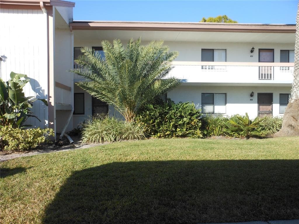 107 LAKEVIEW WAY UNIT 5 OLDSMAR, FL 34677