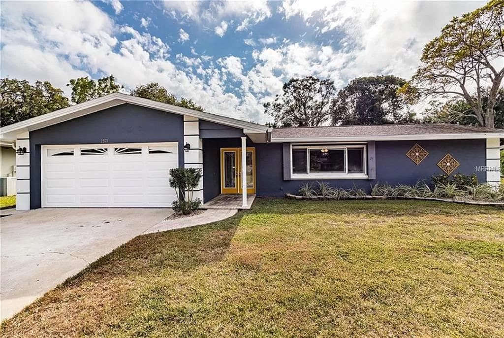 2253 EL DE ORO CIRCLE CLEARWATER, FL 33764