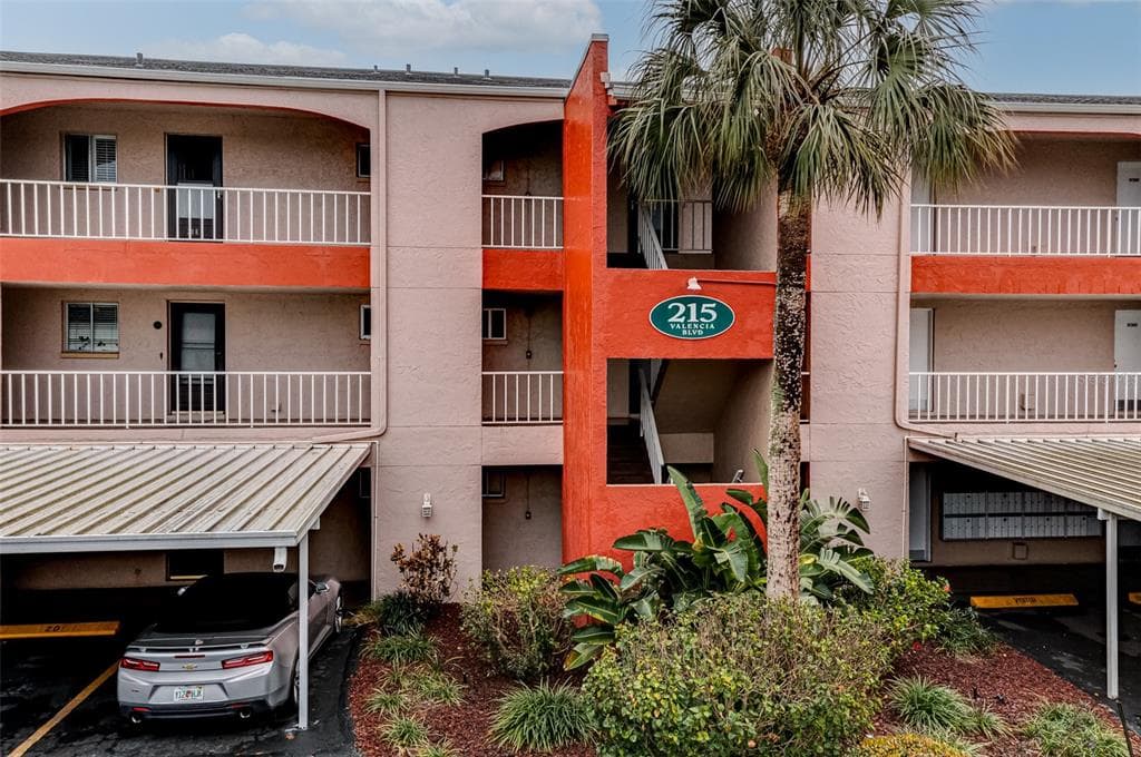 215 VALENCIA BOULEVARD UNIT 302 BELLEAIR BLUFFS, FL 33770