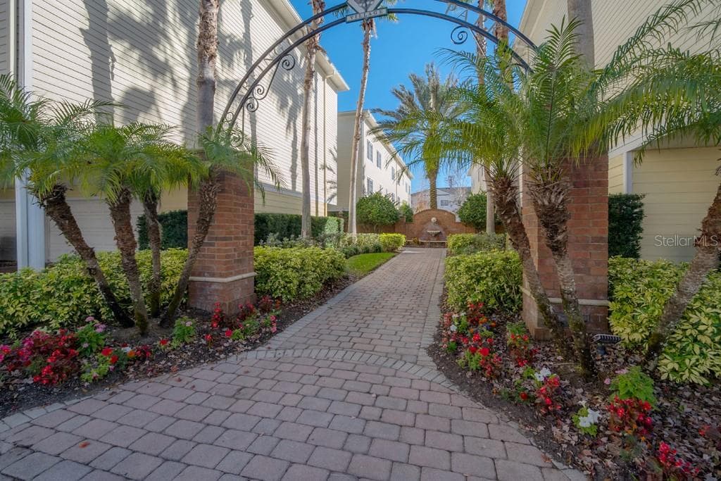 9825 MEADOW FIELD CIRCLE UNIT 616 TAMPA, FL 33626