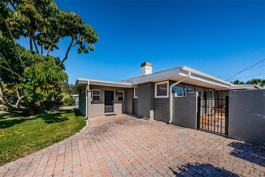 4017 INDIANAPOLIS STREET NE ST PETERSBURG, FL 33703